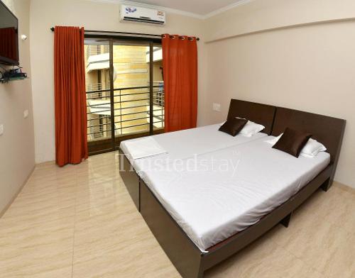 Luxury Service Apartments | Andheri JVLR | Mumbai - Deluxe Bedroom